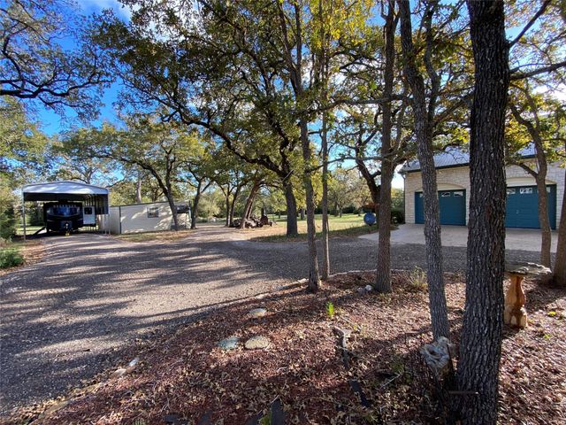 1036 Sherrill LN, Lexington, TX 78947