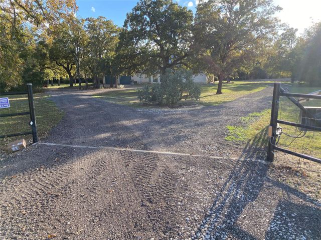 1036 Sherrill LN, Lexington, TX 78947