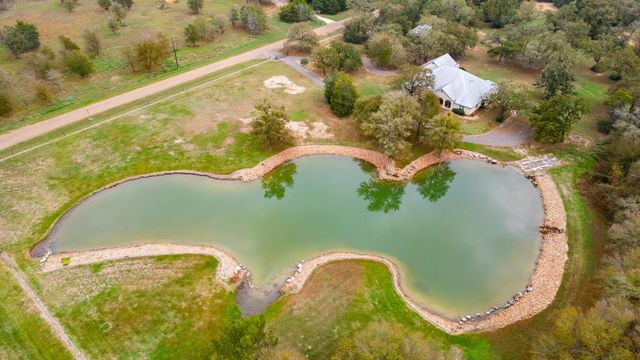 1036 Sherrill LN, Lexington, TX 78947
