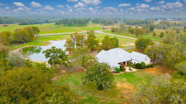 1036 Sherrill LN, Lexington, TX 78947