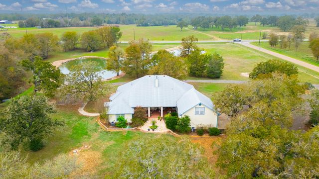 1036 Sherrill LN, Lexington, TX 78947