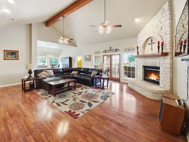 1036 Sherrill LN, Lexington, TX 78947