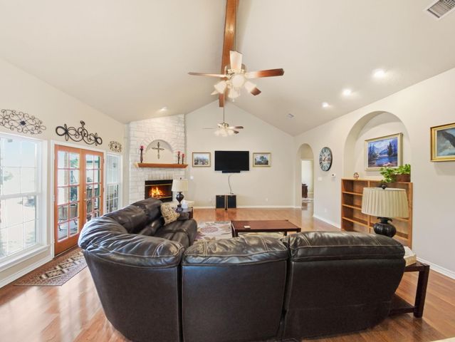 1036 Sherrill LN, Lexington, TX 78947