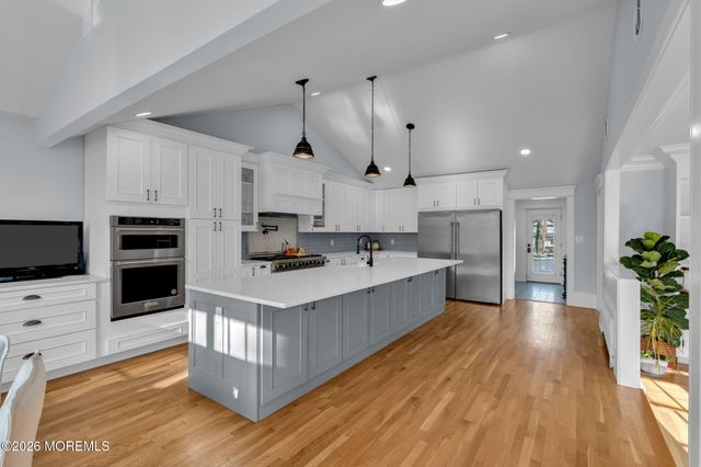 2 Tulip Tree Lane, Rumson, NJ 07760