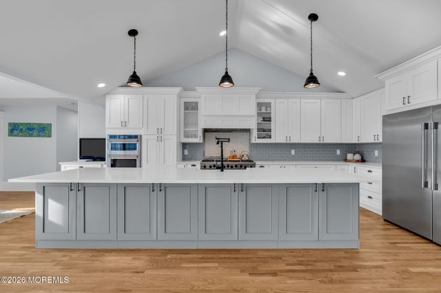 2 Tulip Tree Lane, Rumson, NJ 07760