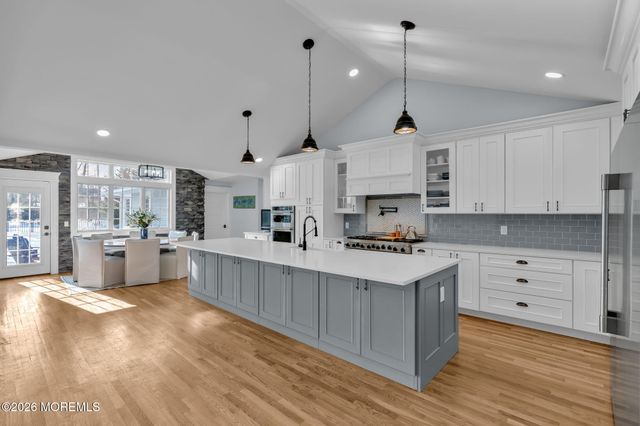 2 Tulip Tree Lane, Rumson, NJ 07760