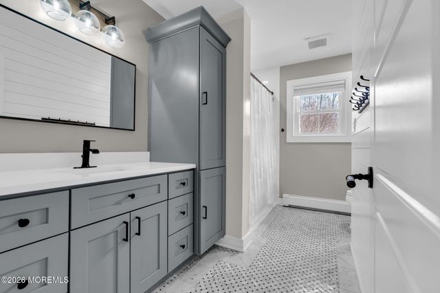 2 Tulip Tree Lane, Rumson, NJ 07760