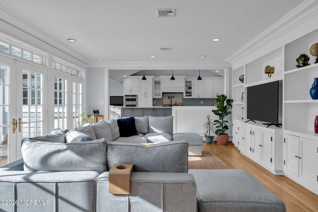 2 Tulip Tree Lane, Rumson, NJ 07760