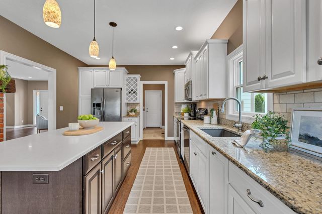 729 N Crest Ridge, Wichita, KS 67230