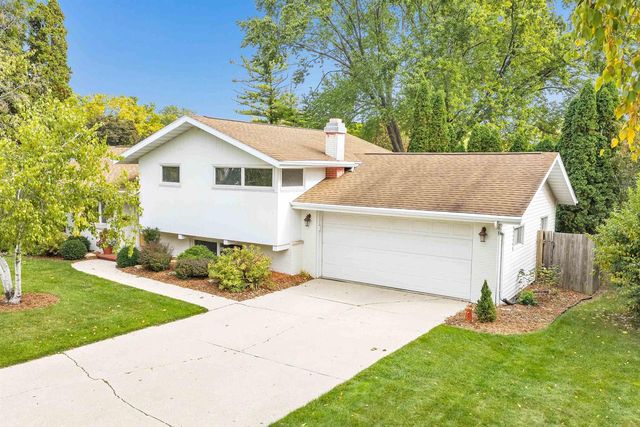2697 BEAUMONT STREET, Green Bay, WI 54301