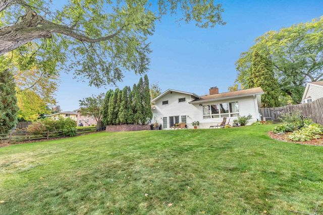 2697 BEAUMONT STREET, Green Bay, WI 54301