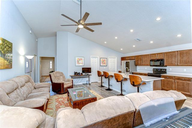 6731 CASTLE GREEN PLACE, Zephyrhills, FL 33541