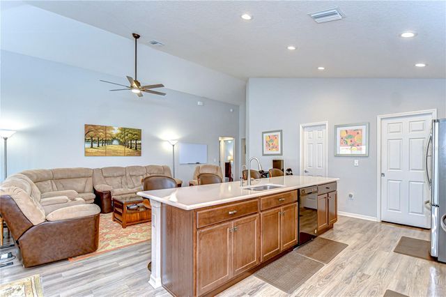 6731 CASTLE GREEN PLACE, Zephyrhills, FL 33541