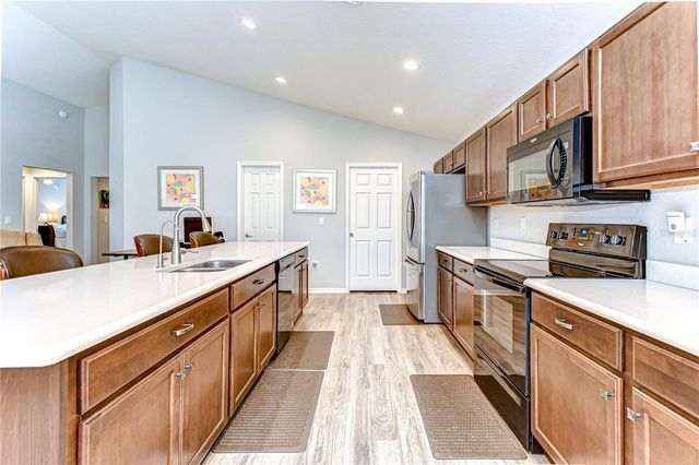6731 CASTLE GREEN PLACE, Zephyrhills, FL 33541