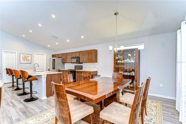 6731 CASTLE GREEN PLACE, Zephyrhills, FL 33541