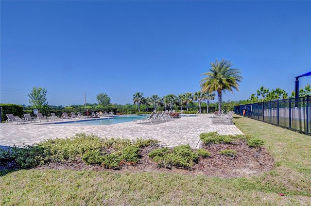 6731 CASTLE GREEN PLACE, Zephyrhills, FL 33541