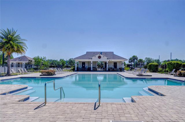 6731 CASTLE GREEN PLACE, Zephyrhills, FL 33541