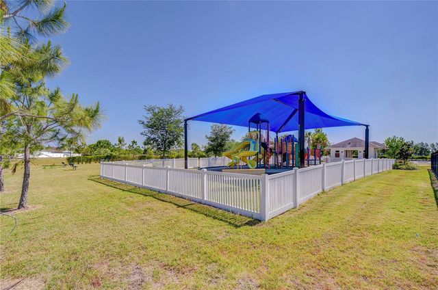 6731 CASTLE GREEN PLACE, Zephyrhills, FL 33541