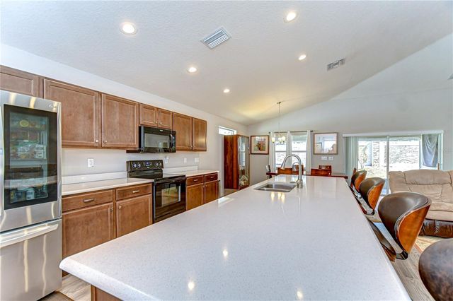 6731 CASTLE GREEN PLACE, Zephyrhills, FL 33541