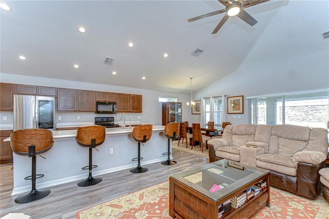 6731 CASTLE GREEN PLACE, Zephyrhills, FL 33541