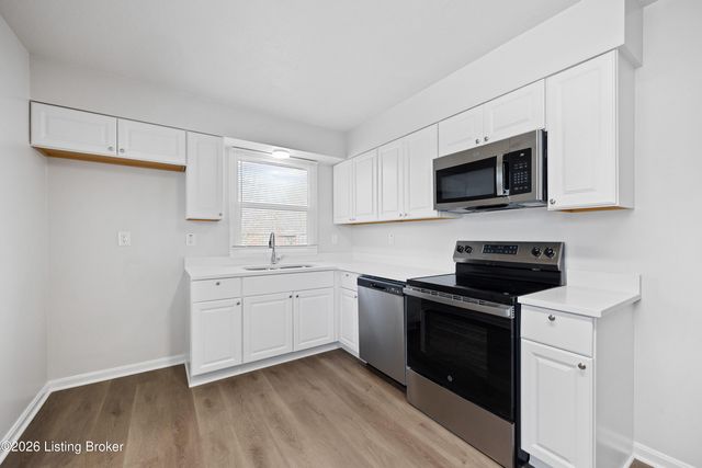 4100 Caven Ct, Louisville, KY 40229