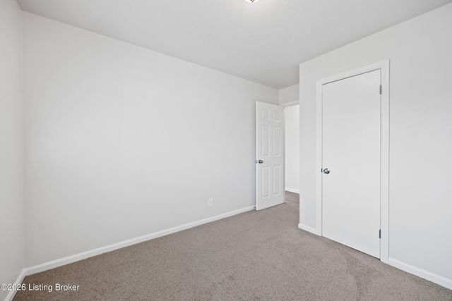 4100 Caven Ct, Louisville, KY 40229