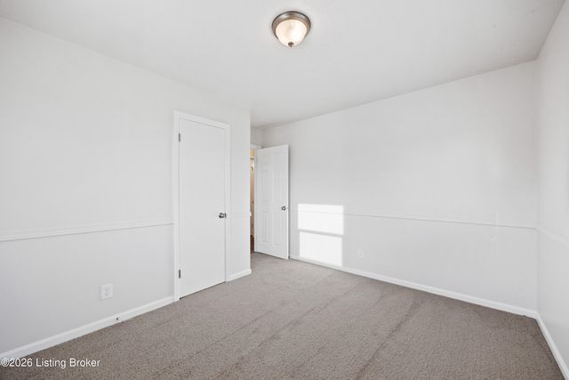 4100 Caven Ct, Louisville, KY 40229