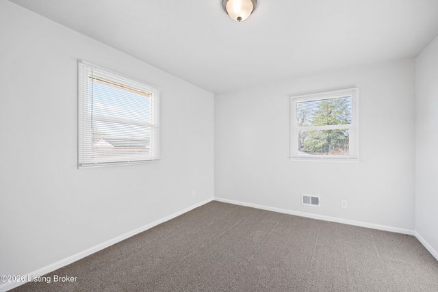 4100 Caven Ct, Louisville, KY 40229