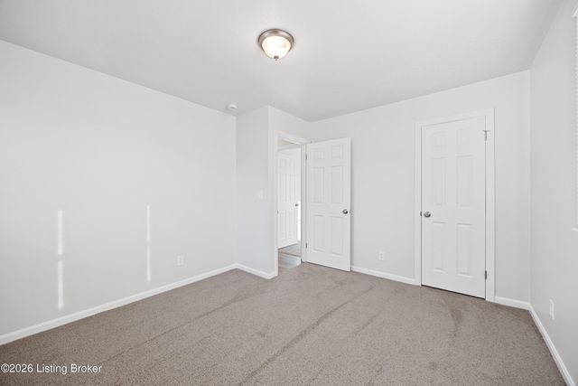 4100 Caven Ct, Louisville, KY 40229