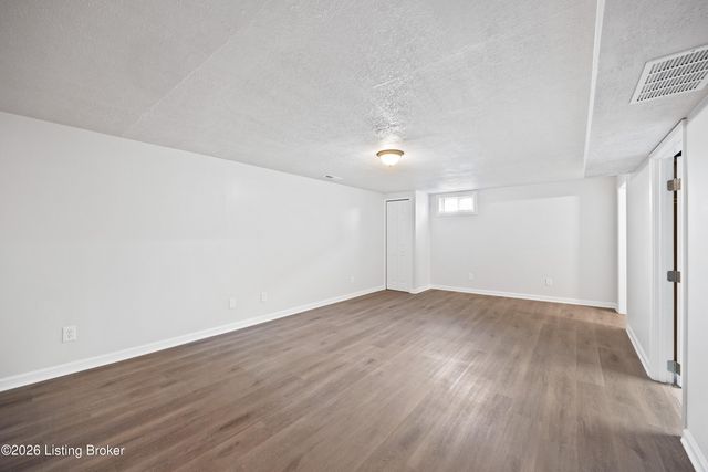 4100 Caven Ct, Louisville, KY 40229