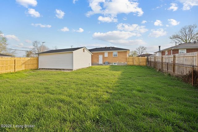 4100 Caven Ct, Louisville, KY 40229