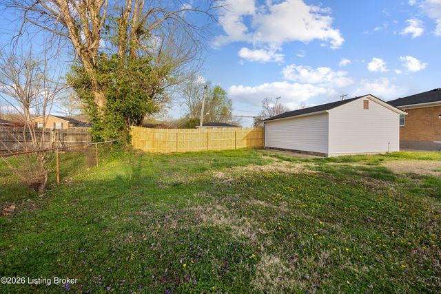 4100 Caven Ct, Louisville, KY 40229