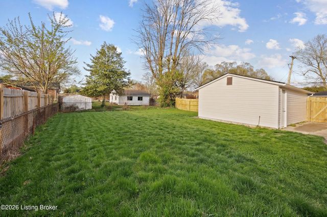 4100 Caven Ct, Louisville, KY 40229