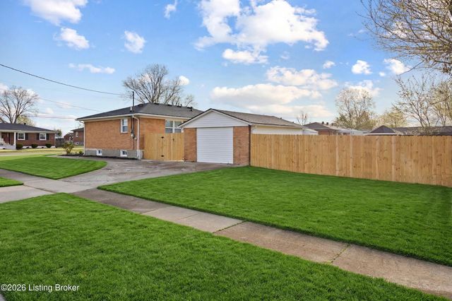 4100 Caven Ct, Louisville, KY 40229