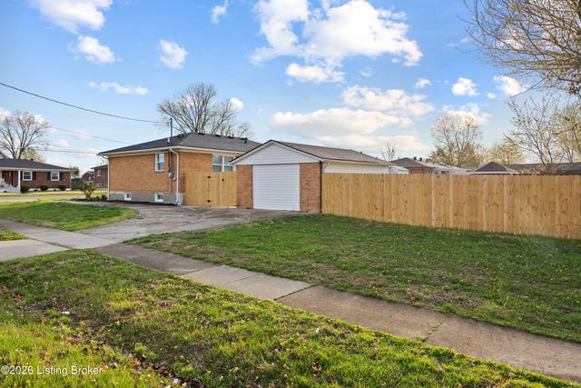 4100 Caven Ct, Louisville, KY 40229