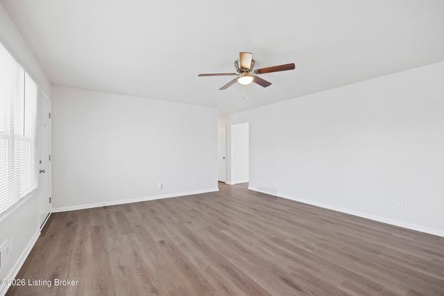 4100 Caven Ct, Louisville, KY 40229