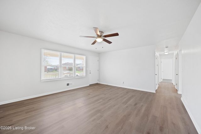 4100 Caven Ct, Louisville, KY 40229