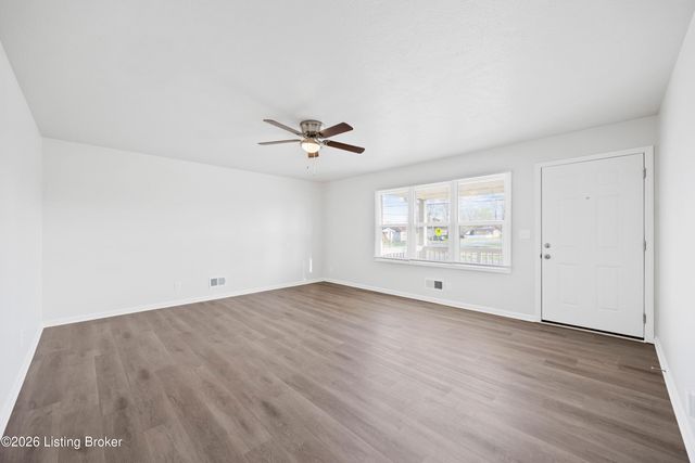 4100 Caven Ct, Louisville, KY 40229