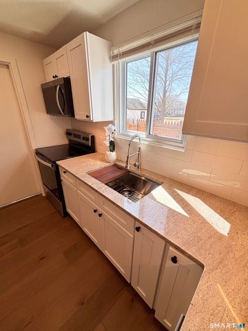 43 George Avenue B, Groton, CT 06340