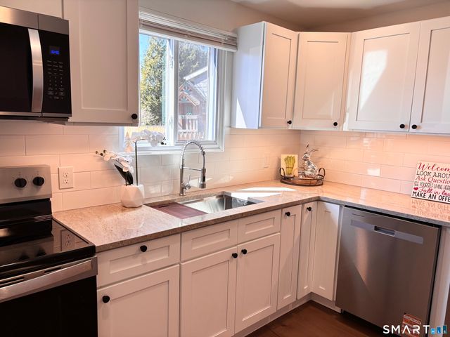 43 George Avenue B, Groton, CT 06340