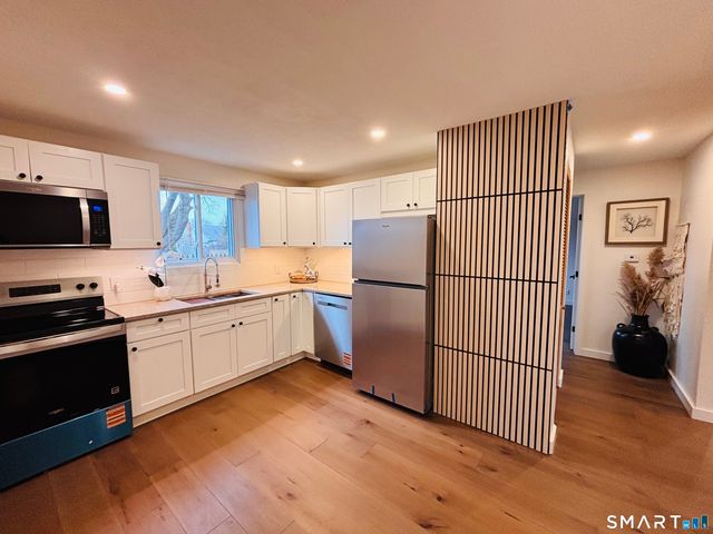 43 George Avenue B, Groton, CT 06340