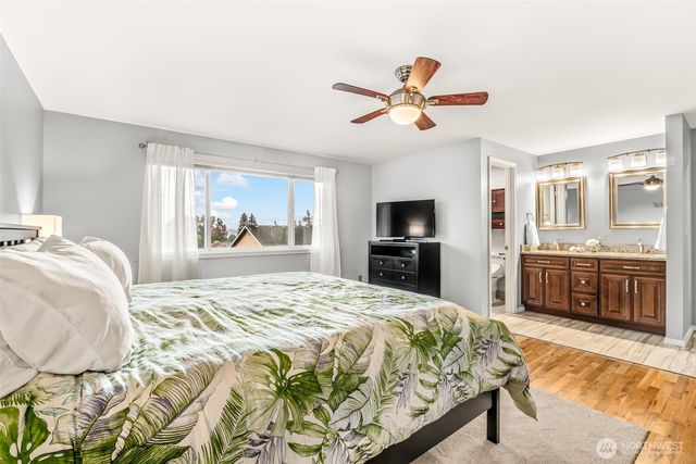 11907 NE 133rd Place, Kirkland, WA 98034