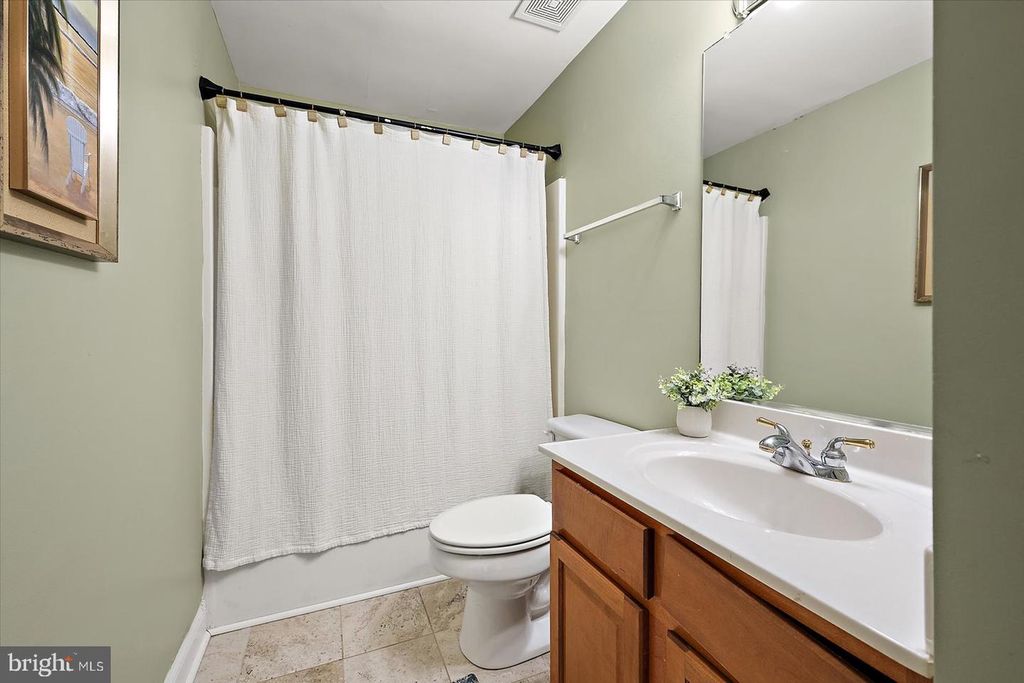 Image 27 of property listing at 17 78TH ST #D, Ocean City, MD 21842