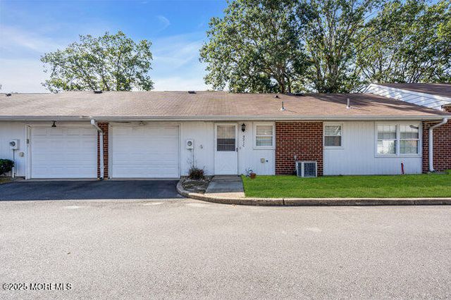 931 Thornhill Court C, Lakewood, NJ 08701