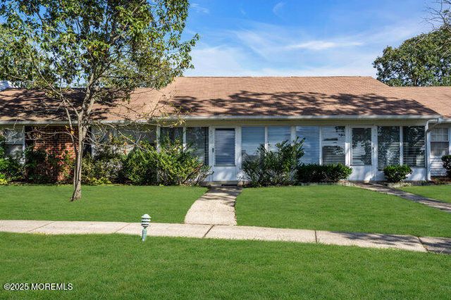 931 Thornhill Court C, Lakewood, NJ 08701