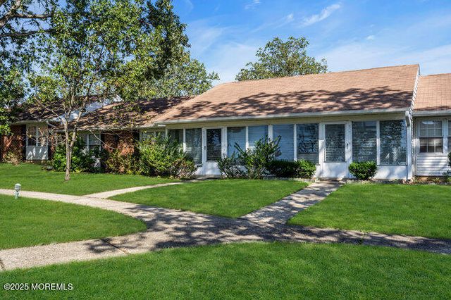 931 Thornhill Court C, Lakewood, NJ 08701