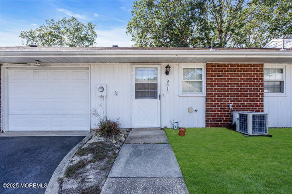 931 Thornhill Court C, Lakewood, NJ 08701