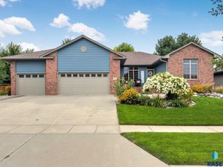 3709 S Pillsberry Ave Avenue, Sioux Falls, SD 57103
