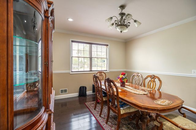 29 Vocisano Court, Piscataway, NJ 08854