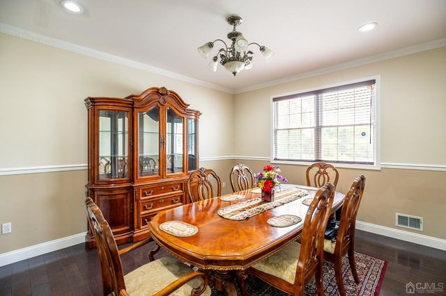 29 Vocisano Court, Piscataway, NJ 08854